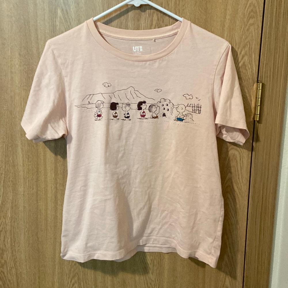 Uniqlo x peanuts Hawaii snoopy and gang pink T shirt